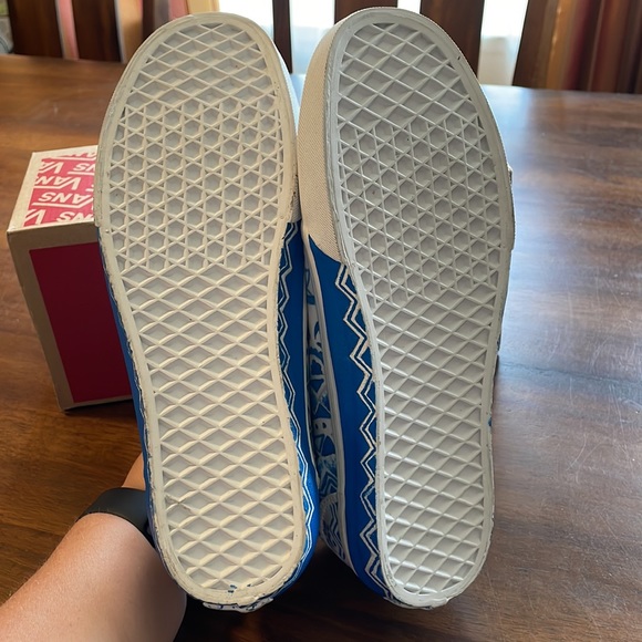 Custom painted new Vulcanized Vans white & blue Henna style - Picture 8 of 11